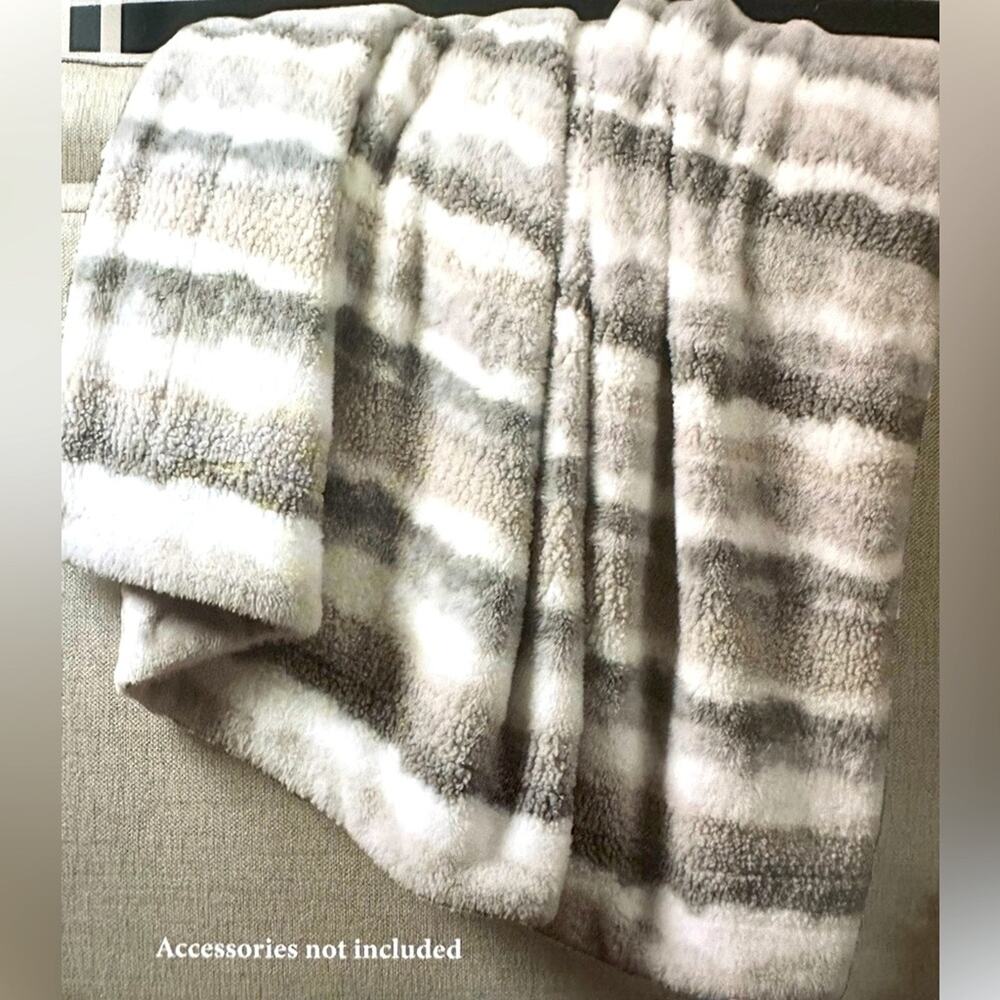 LIFE COMFORT® ARTISAN MIXED YARN THROW 60 in x 70 in NWT Beige